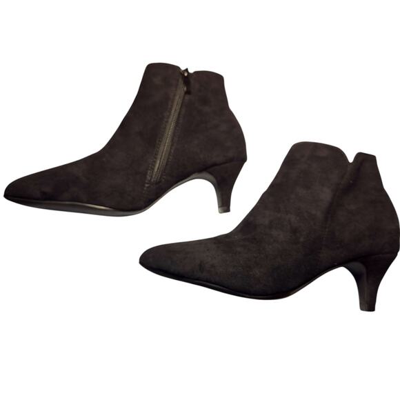 NWOT Women's 5.5 Black Chelsea Boots Shoes Small Heel 5 1/2 Girl's New No Tag - Picture 1 of 7